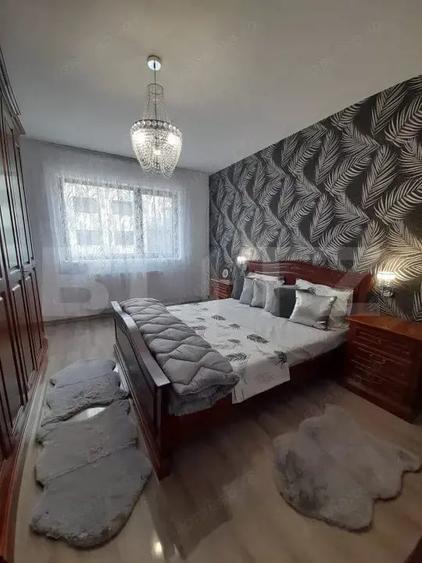 Apartament cu 3 camere decomandat în Livezeni