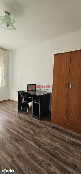 Apartament cu 3 camere decomandat, mobilat în Valea Cetății
