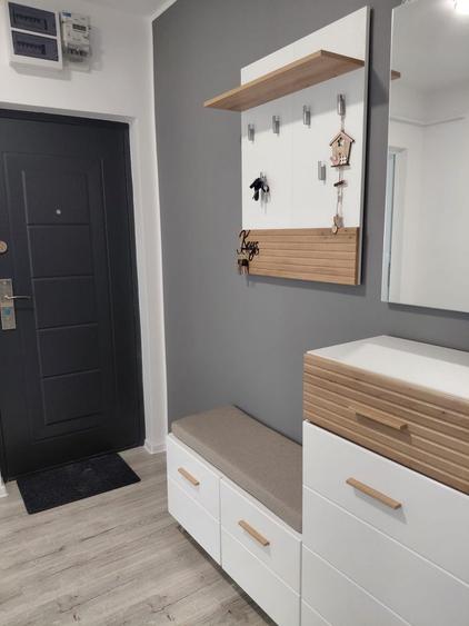 Apartament cu 3 camere semidecomandat, mobilat în Micro 16