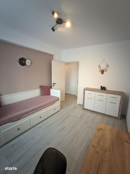 Apartament cu 3 camere decomandat, mobilat în Tractorul