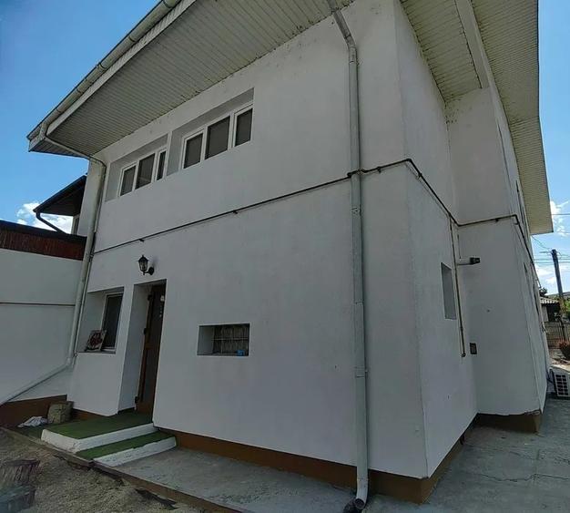 Duplex cu 5 camere cu Canalizare în Banca Națională
