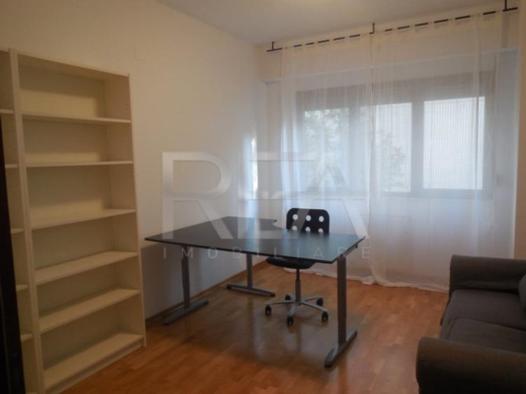 Casă cu 5 camere cu Teren 265 Mp în Aviatorilor