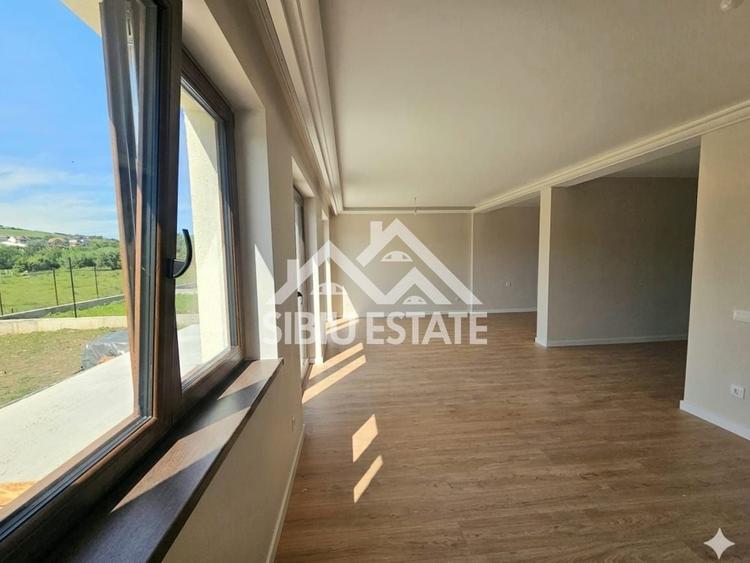 Duplex cu 4 camere cu Canalizare în Șura Mare
