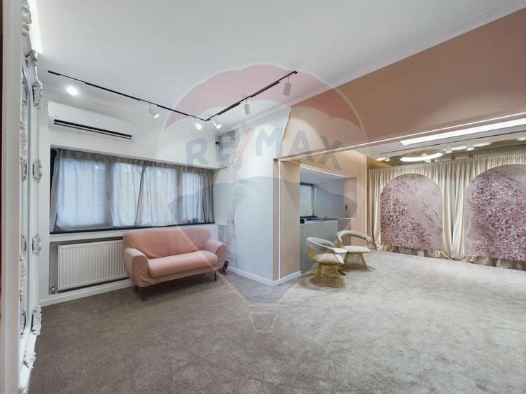 Apartament cu 3 camere semidecomandat în P-ța Dorobanți