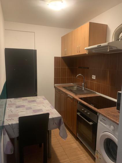 Apartament cu 2 camere semidecomandat în Broscărie