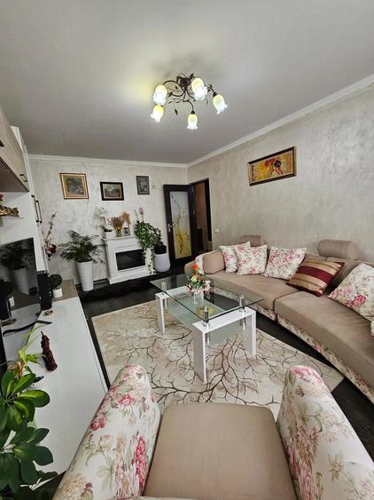 Apartament cu 2 camere decomandat în Craiovița Nouă