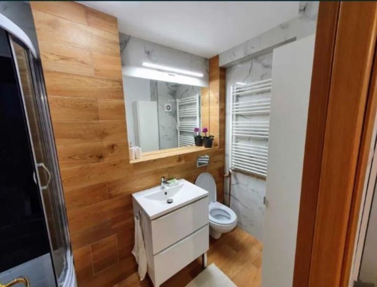 Garsonieră decomandată, mobilată în Vitan Mall