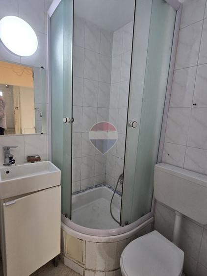 Apartament cu 3 camere decomandat în Berceni