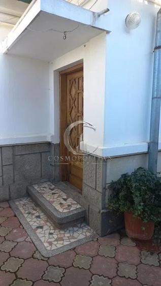 Casă individuală cu 3 camere cu Canalizare în 1 Decembrie