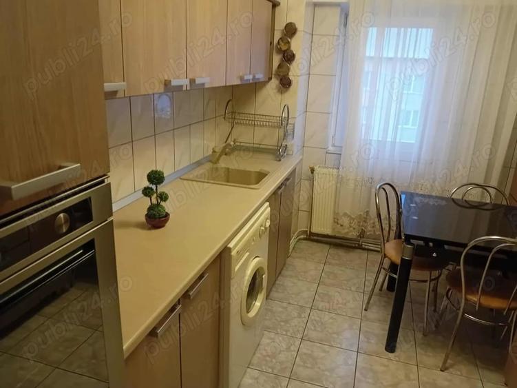 Apartament cu 3 camere decomandat în Precista