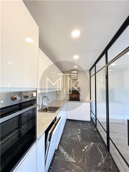 Apartament cu 3 camere decomandat, mobilat în Iancu Nicolae