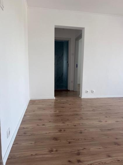 Apartament cu 2 camere decomandat în Titan