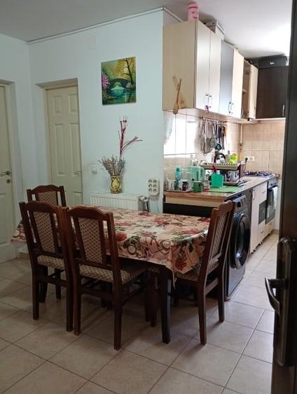 Apartament cu 3 camere decomandat, mobilat în Exterior Vest