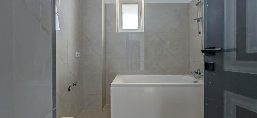 Apartament cu 3 camere decomandat în Berceni