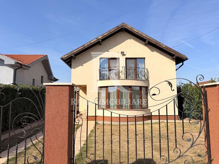 Casă individuală cu 4 camere cu Canalizare în Sântandrei