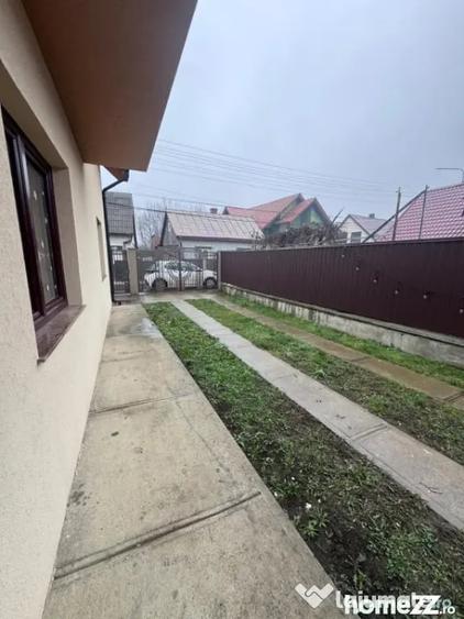 Casă cu 7 camere cu Teren 400 Mp în Central