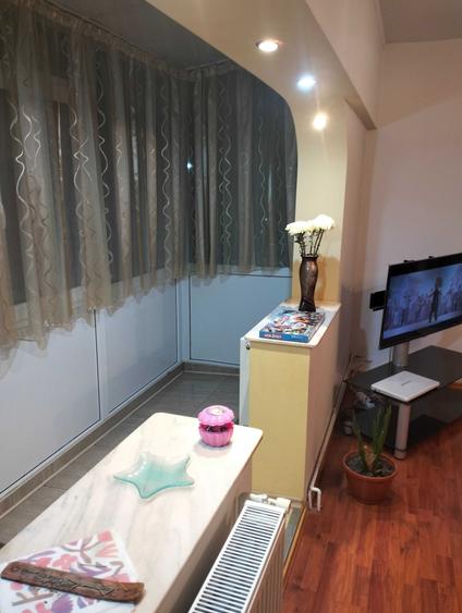 Apartament cu 3 camere decomandat în Prundu