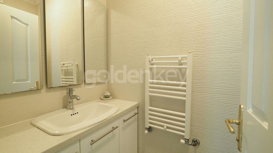 Duplex cu 4 camere cu Canalizare în Iancu Nicolae