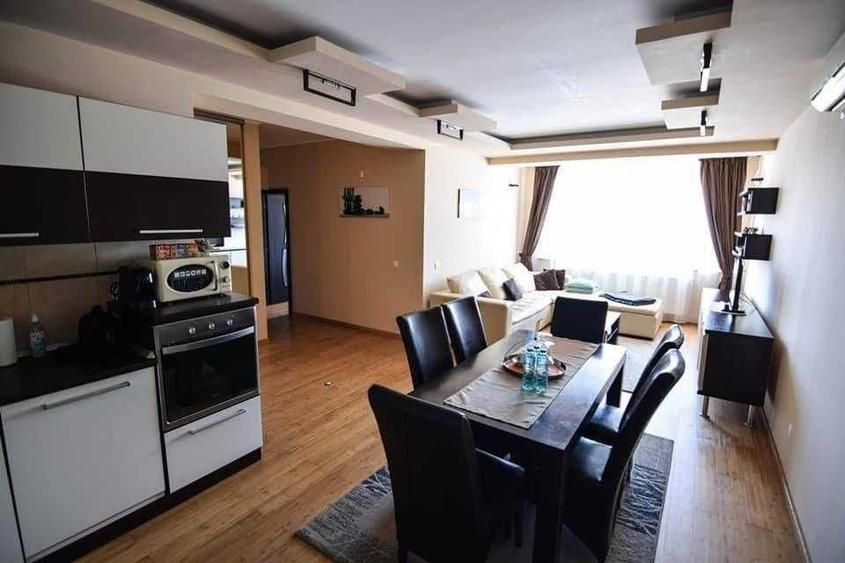 Apartament cu 3 camere decomandat în Exterior Vest