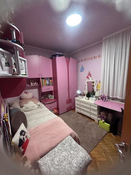 Apartament cu 4 camere decomandat în Central