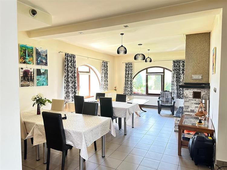 Casă individuală cu 9 camere cu Teren 900 Mp în Ultracentral