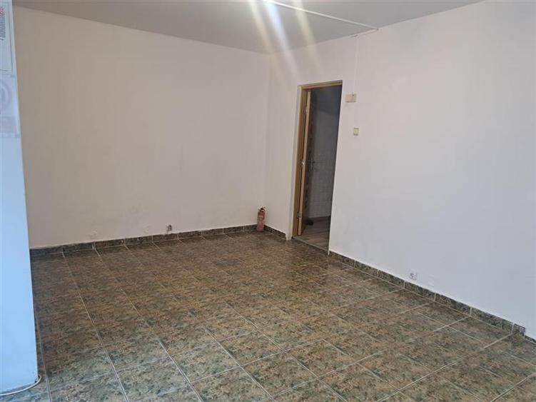 Apartament cu 2 camere decomandat în Lenin