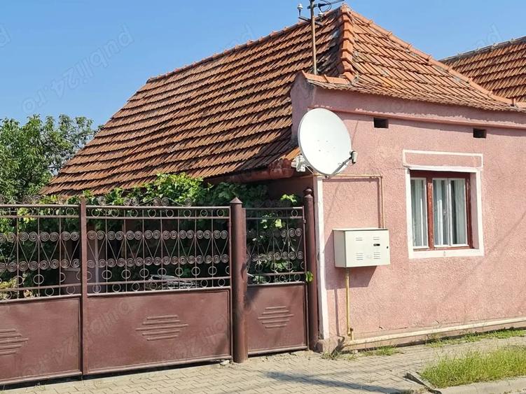 Casă cu 2 camere cu Teren 334 Mp în Vinerea