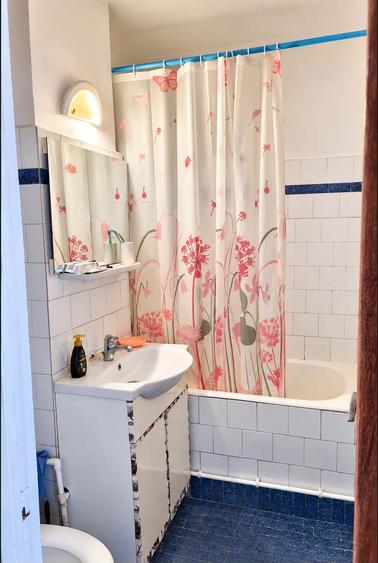 Apartament cu 2 camere decomandat, mobilat în Casa de Cultură