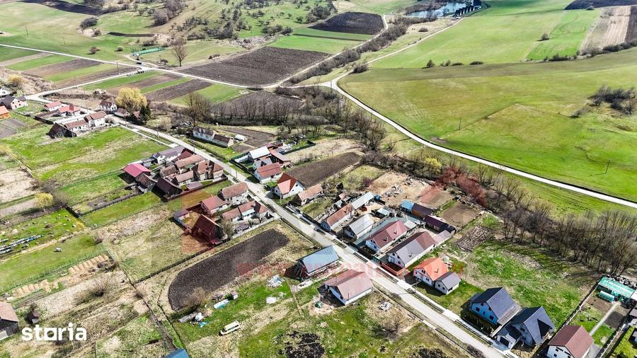 Casă cu 2 camere cu Teren 1305 Mp în Gușterița