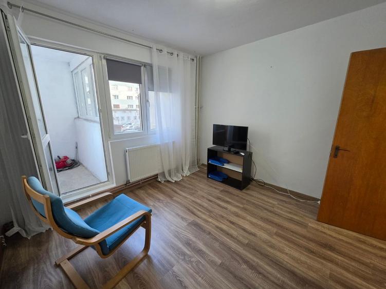 Apartament cu 3 camere decomandat în Bucur Obor