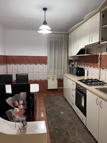 Apartament cu 4 camere decomandat în Exterior Vest