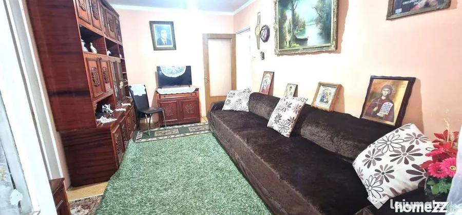 Apartament cu 3 camere semidecomandat în Km 4