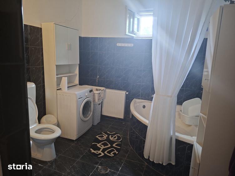 Casă cu 10 camere cu Teren 1200 Mp în Bucov