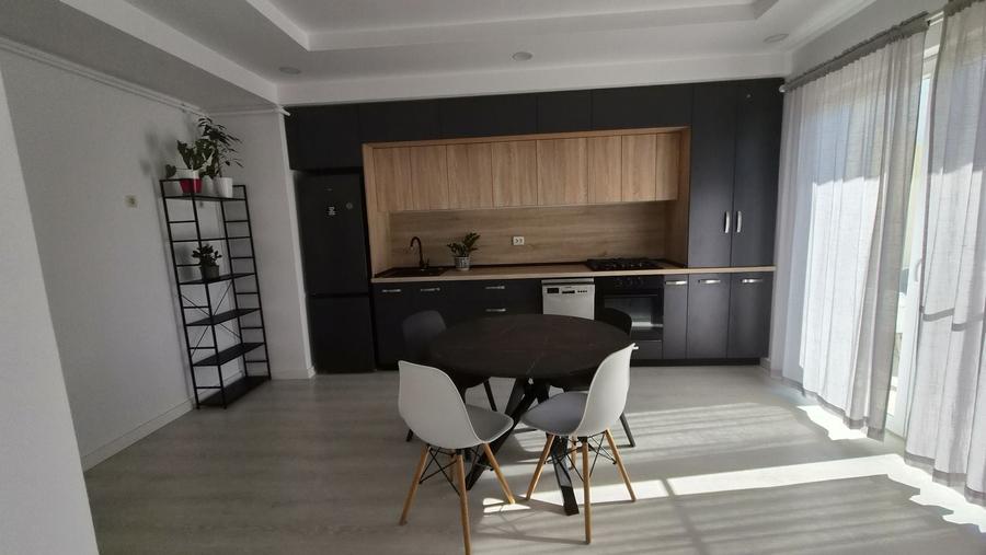 Apartament cu 3 camere semidecomandat în Crețuleasca