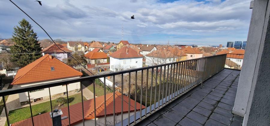 Apartament cu 3 camere decomandat, mobilat în Calea Dumbrăvii