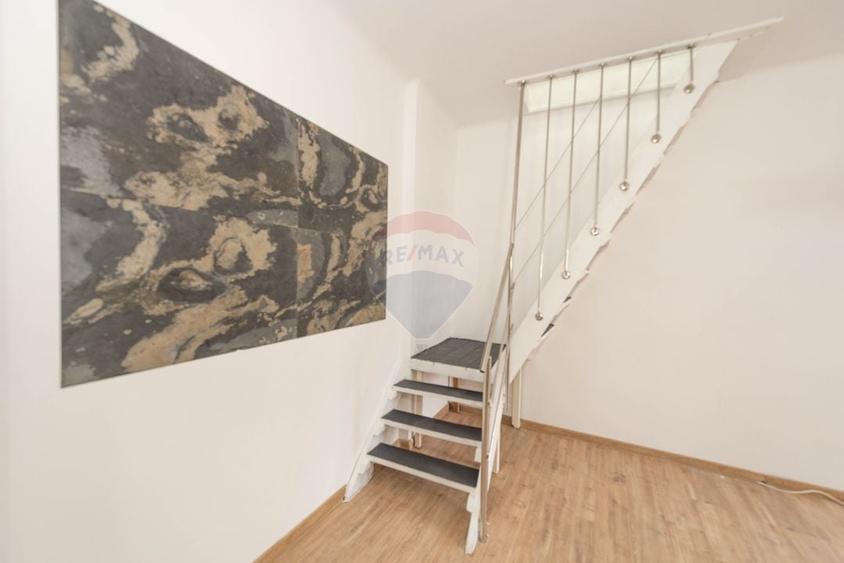 Apartament cu 3 camere semidecomandat, mobilat în Vitan
