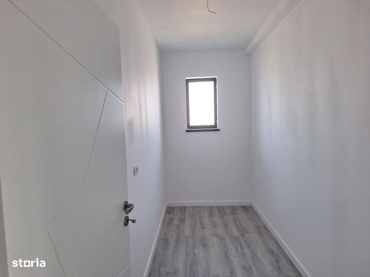 Casă cu 4 camere în Palazu Mare
