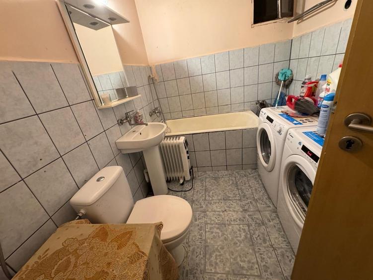 Casă individuală cu 5 camere cu Canalizare în Fratelia