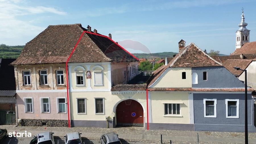Casă cu 4 camere cu Teren 317 Mp în Central