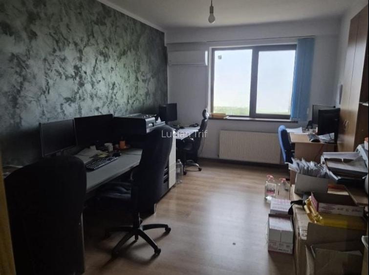 Apartament 2 camere decomandat etaj 2 Cetate 2 balcoane 62 mp.
