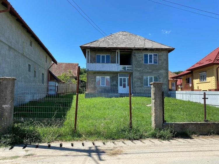 Casă cu 4 camere în Letca