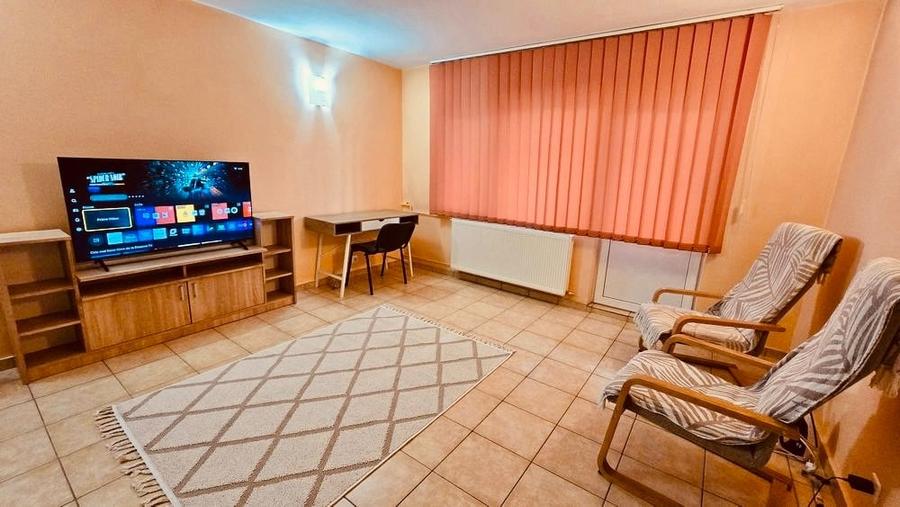 Garsonieră decomandată, mobilată în Dristor