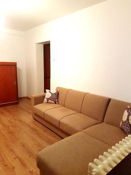 Apartament cu 3 camere semidecomandat în Albești