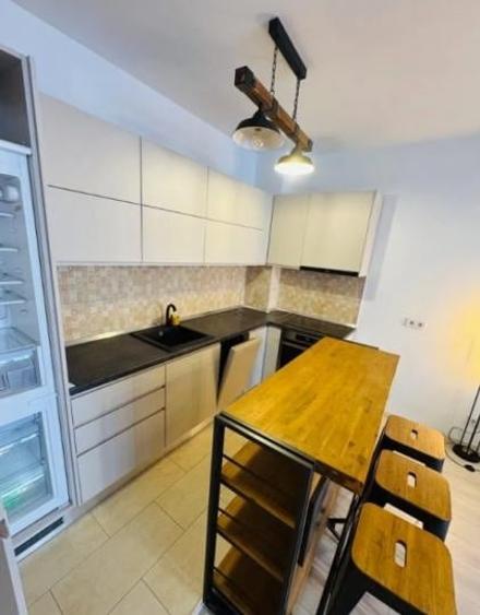 Apartament cu 3 camere decomandat, mobilat în Cantemir