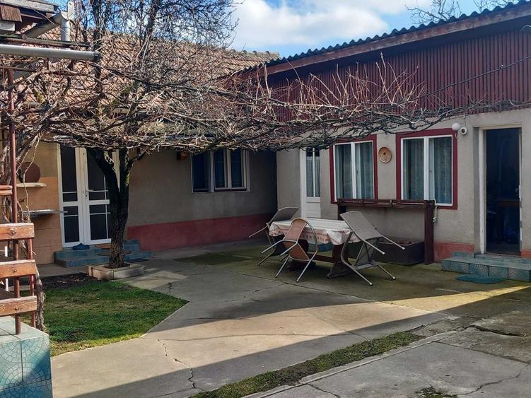 Casă cu 4 camere în Central