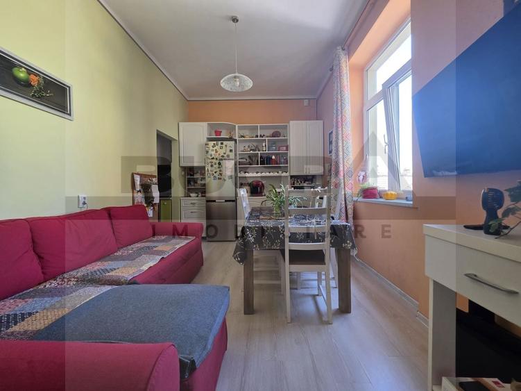 Apartament cu 3 camere semidecomandat, mobilat în Central