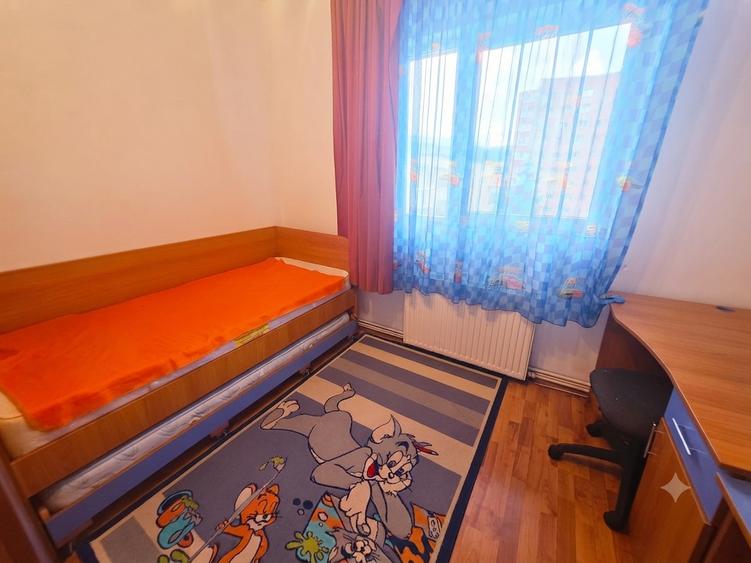 Apartament cu 3 camere decomandat în Astra