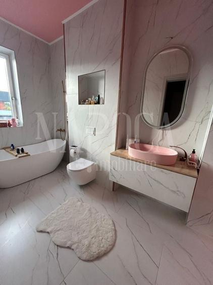 Penthouse cu 5 camere semidecomandat, mobilat în Florești