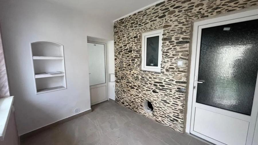 Casă individuală cu 2 camere cu Canalizare în Central