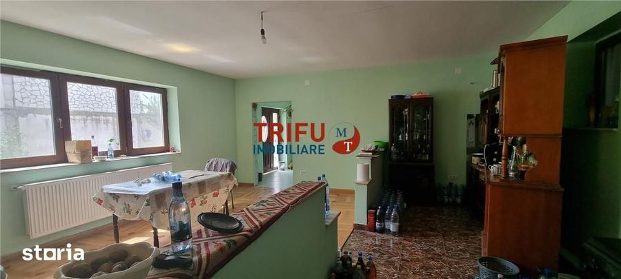 Casă cu 10 camere cu Teren 720 Mp în Lipoveni
